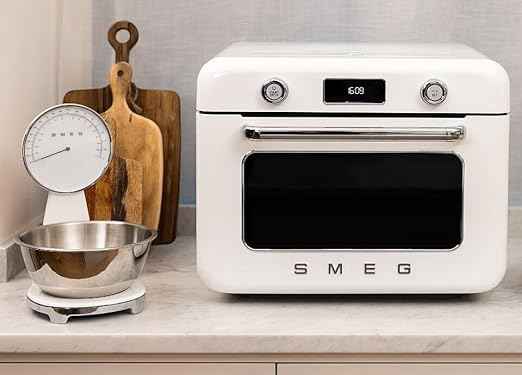SMEG Retro-Style Analog & Digital Kitchen Scale, 11 lb Capacity, Rechargeable Battery, Backlit LCD Display, Stainless Steel Bowl (Cream)