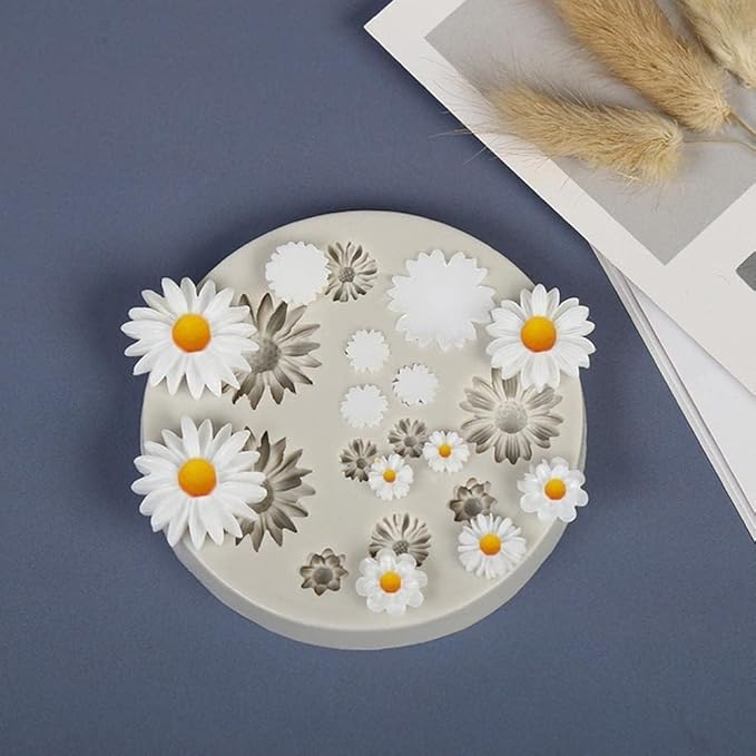 Cute Flower Silicone Molds Daisy Shape Fondant Candy Mould Mini Flower Chocolate Molds for Cake Decoration Cupcake Topper Fudge Polymer Clay Pastry Baking Molds