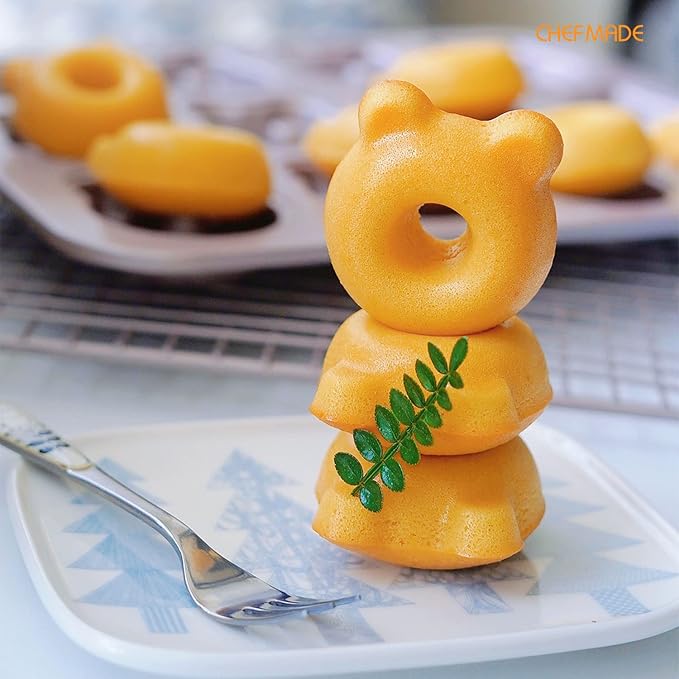 CHEFMADE Donut Mold Cake Pan, 12-Cavity Non-Stick Bear-shaped Doughnut Bakeware for Oven Baking (Champagne Gold)