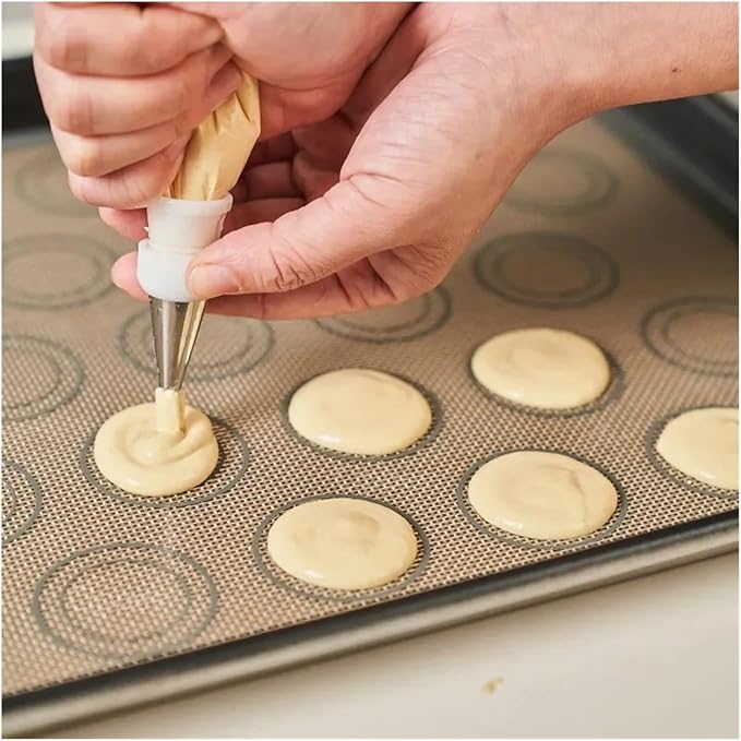 1 Piece Silicone Baking Mat Non Stick Heat Resistant Oven Liner Sheet for Cookie Macaron Bread Tool(Red 20x20cm)