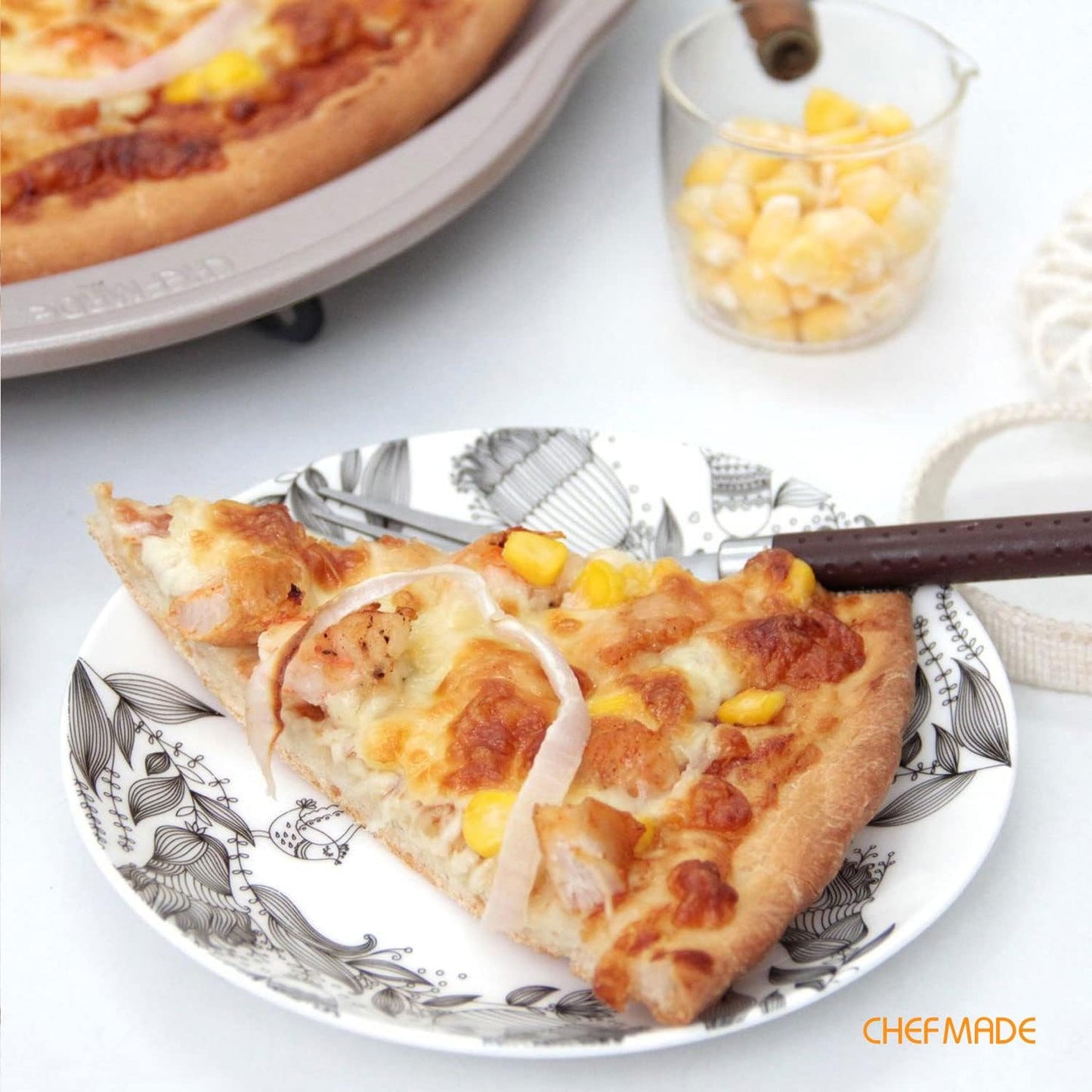 CHEFMADE Pizza pan, 14 Inch Non-Stick Pizza Tray Bakeware for Oven Baking (Champagne Gold)