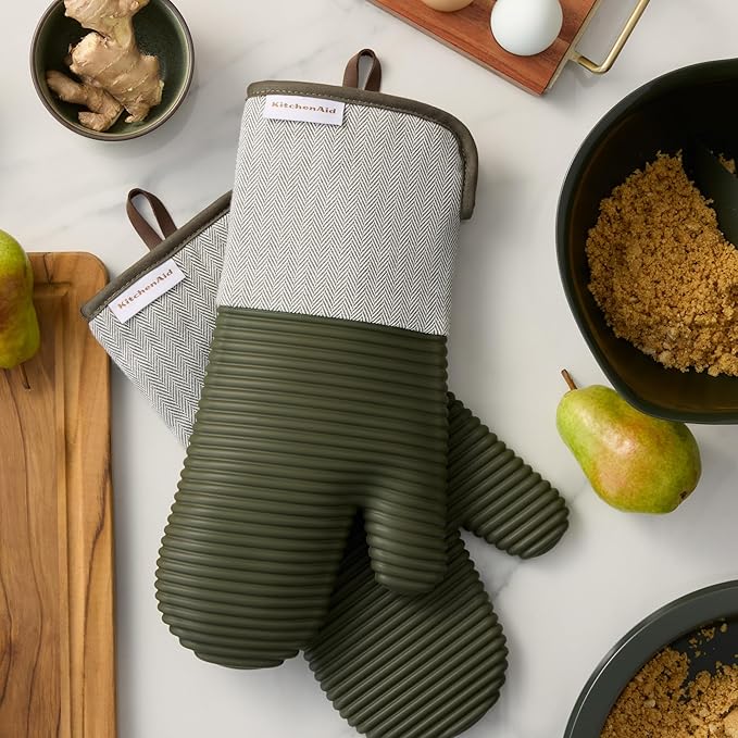 KITCHENAID® Evergreen Design Series Herringbone Ribbed Soft Silicone Oven Mitts 2-Pack Set, Heat Resistant up to 500°F, Flexible & Waterproof, Deep Forest Green, 7"x14"