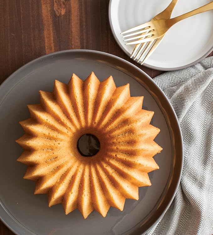 Nordic Ware Brilliance Bundt, 5 Cup, Gold